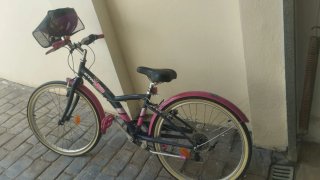 Bicicleta infantil rosa y negra