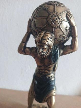Figura Atlas Mitología Griega,de resina maciza