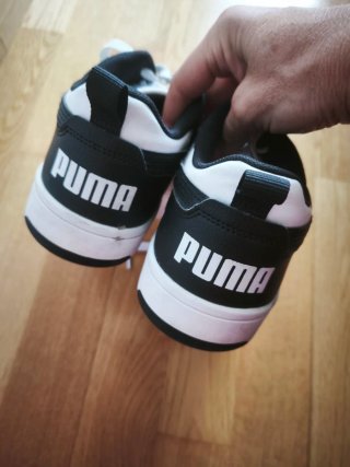 Zapatillas Puma Negras y Blancas
