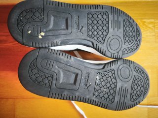 Zapatillas Puma Negras y Blancas
