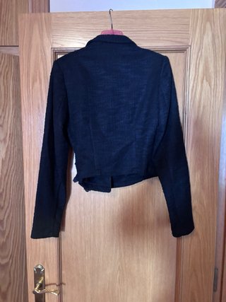 Chaqueta Carher negra corta con cinturón