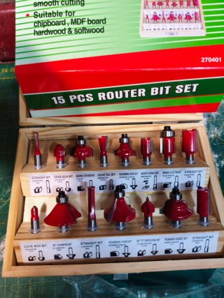 Fresadora Eléctrica + Set 15 fresas