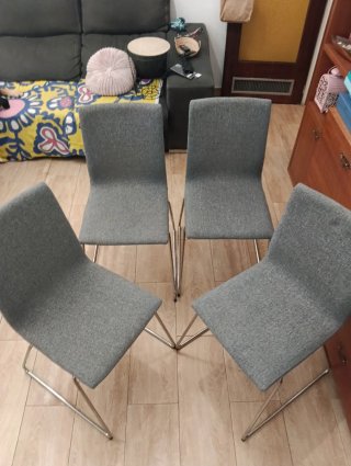 Mesa de madera con 4 sillas