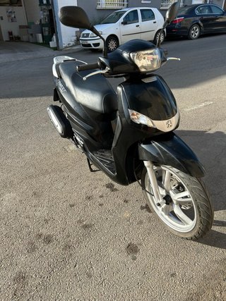 Peugeot Tweet Scooter