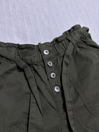 Pantalones cortos verdes con cinturón
