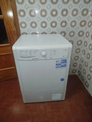 Secadora Condensación Indesit 7 kg IDCL 750