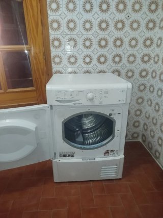 Secadora Condensación Indesit 7 kg IDCL 750