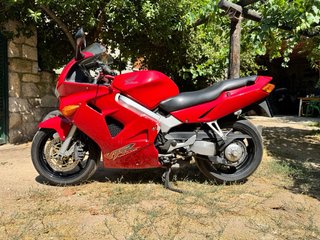 Honda VFR 800 FI Roja