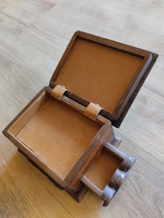 Caja joyero musical vintage tallada