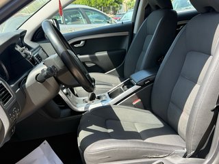 VOLVO XC70 D4 MANUAL 2013