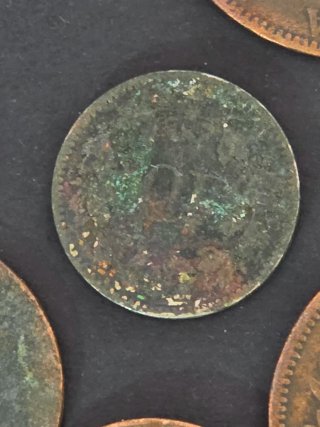 Lote monedas  centenarias por descubrir.
