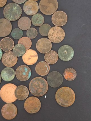 Lote monedas  centenarias por descubrir.