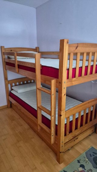 Lote de armario 3 puertas pino y litera