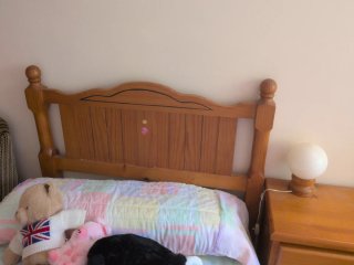 Muebles de dormitorio: Armario, cabecero y mesita