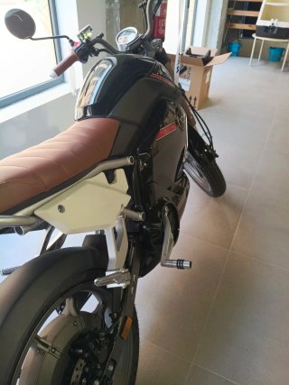 Vmoto TC Moto Eléctrica Negra y Marrón
