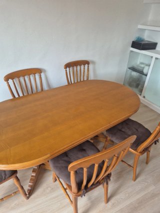 Mesa comedor y 5 sillas madera