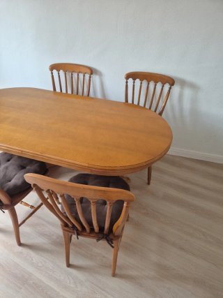 Mesa comedor y 5 sillas madera