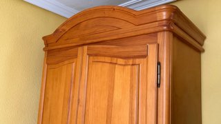 Guardaroba in legno massello