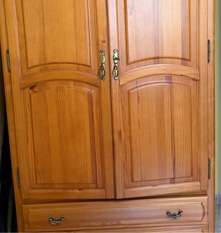 Guardaroba in legno massello