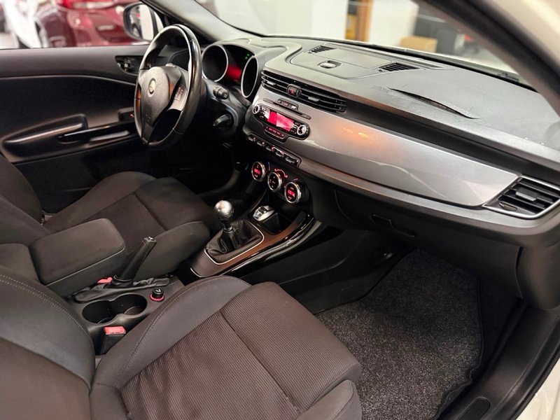 Alfa Romeo Giulietta 1.6 JTDm Progression 2012, foto 10