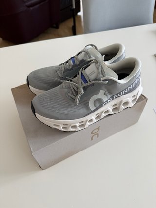 Zapatillas On Cloudmonster 3 Gris/Blanco