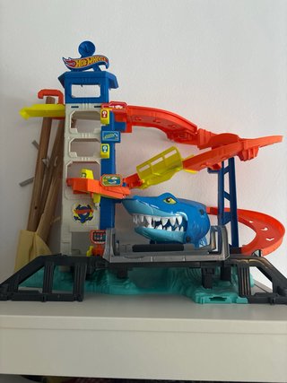 Hot Wheels Tiburón Pista