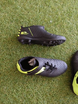 Botas de fútbol Kipsta niño multitacos