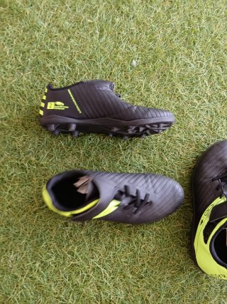 Botas de fútbol Kipsta niño multitacos