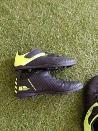 Botas de fútbol Kipsta niño multitacos