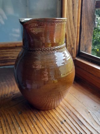 Jarra agua o vino en cerámica. Firmada F. Solano.