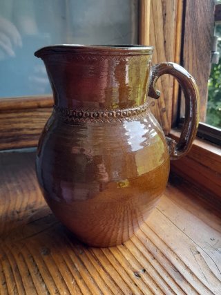 Jarra agua o vino en cerámica. Firmada F. Solano.