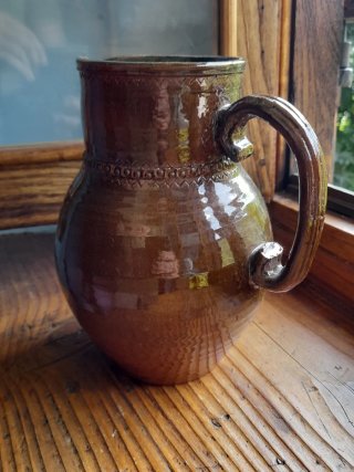 Jarra agua o vino en cerámica. Firmada F. Solano.