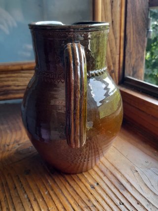 Jarra agua o vino en cerámica. Firmada F. Solano.