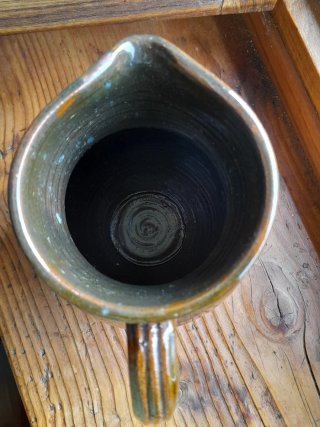 Jarra agua o vino en cerámica. Firmada F. Solano.
