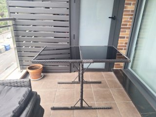 Mesa y sillas ratán plegables terraza