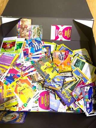 Lote de cartas Pokémon y Adrenalyn