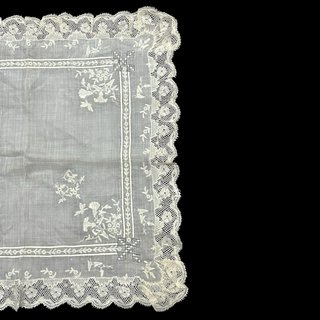 Pañuelo antiguo bordado y encaje