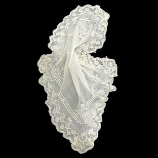 Pañuelo antiguo bordado y encaje