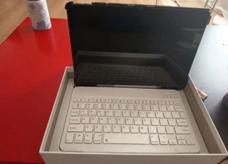Tablet yestel con Teclado Blanco y Negro