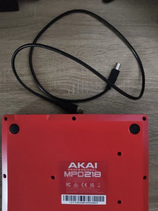 Caja de ritmos Akai MPD218
