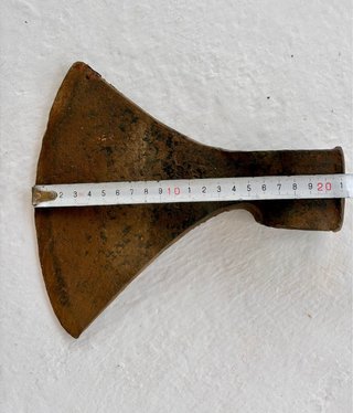 Antigua cabeza de hacha Goldenberg