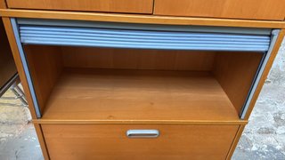 Mueble de oficina madera y plástico