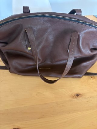 Bolso piel marrón con flecha dorada
