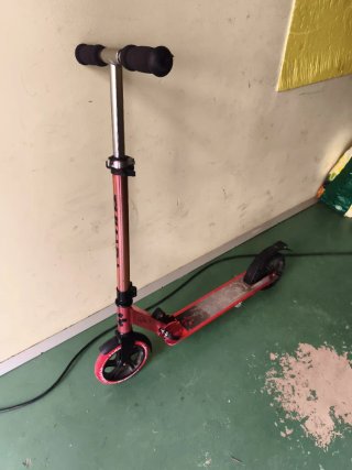Patinete rojo