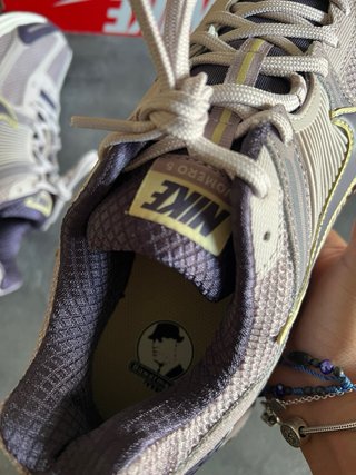 Nike Vomero Zoom 5 Beige/Gris talla 45