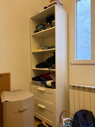 Cómoda de madera con cajones