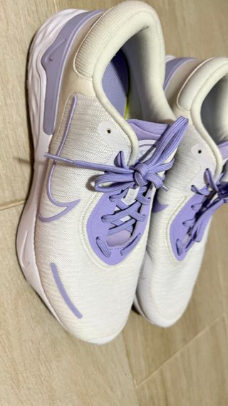 Zapatillas Nike Blancas y Moradas