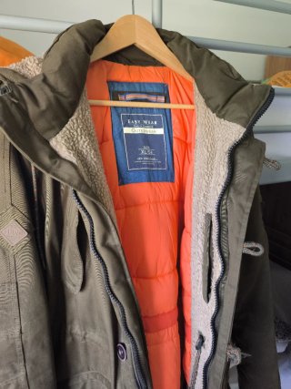Parka verde militar con capucha