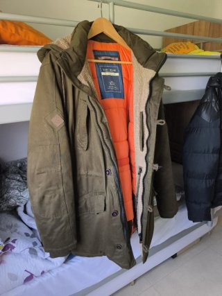 Parka verde militar con capucha