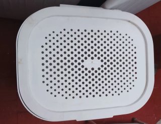 Cesto de ropa blanco